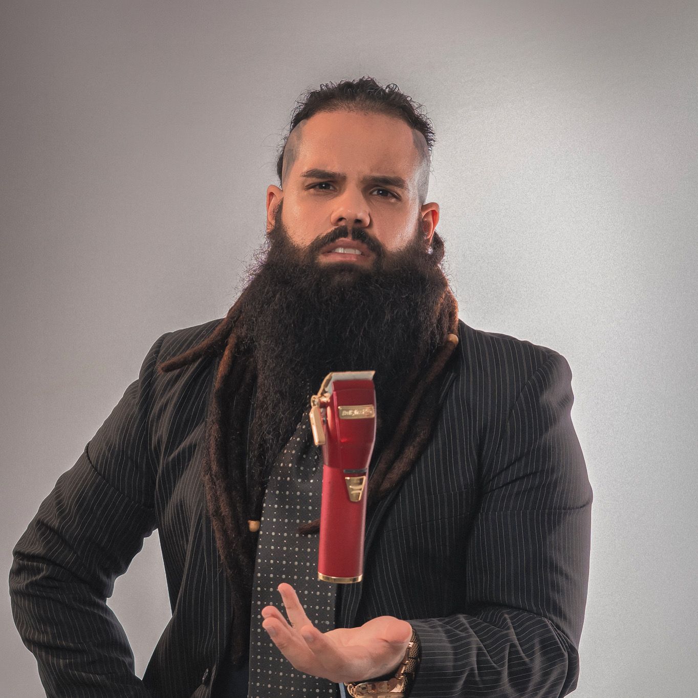Sergio, fundador da Barbearia Santo7